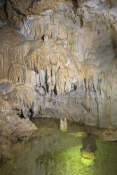 Jazierko a sintrová výzdoba v Belianskej jaskyni