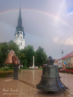 Dúha nad veľkým kostolom Dúha nad veľkým kostolom