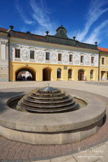 Provinčný dom a fontána Provinčný dom a fontána