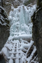 Zamrznutý Machový vodopád