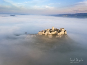 Spišský hrad v hmle